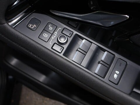 Land Rover Range Rover Evoque 2.0 P250 MHEV R-Dynamic SE Auto 4WD Euro 6 (s/s) 5dr 12