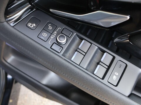 Land Rover Range Rover Evoque 2.0 P250 MHEV R-Dynamic SE Auto 4WD Euro 6 (s/s) 5dr 31