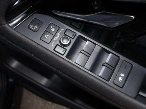 Land Rover Range Rover Evoque 2.0 P250 MHEV R-Dynamic SE Auto 4WD Euro 6 (s/s) 5dr 12