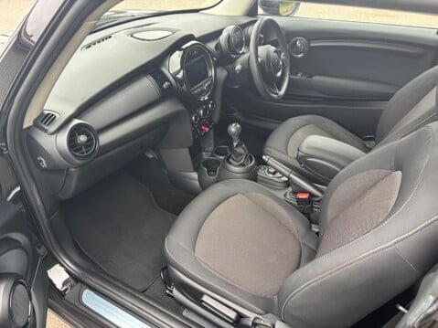 Mini Hatch 1.5 Cooper Classic Euro 6 (s/s) 3dr 13