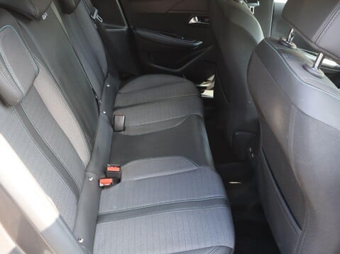 Peugeot 208 1.2 PureTech Allure Premium + EAT Euro 6 (s/s) 5dr 12
