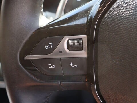 Peugeot 208 1.2 PureTech Allure Premium + EAT Euro 6 (s/s) 5dr 18