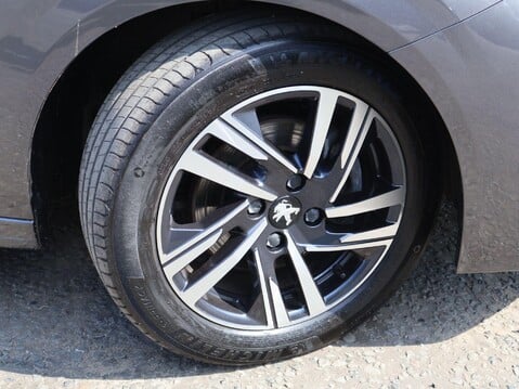 Peugeot 208 1.2 PureTech Allure Premium + EAT Euro 6 (s/s) 5dr 28
