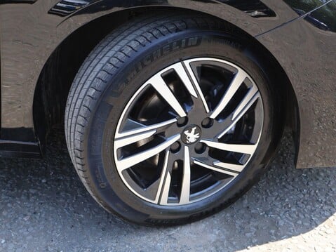Peugeot 208 1.2 PureTech Allure Premium + EAT Euro 6 (s/s) 5dr 23