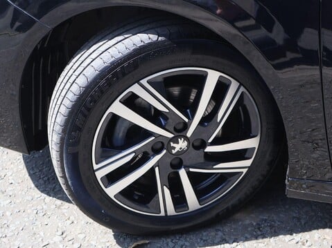 Peugeot 208 1.2 PureTech Allure Premium + EAT Euro 6 (s/s) 5dr 26