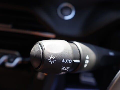 Peugeot 208 1.2 PureTech Allure Premium + EAT Euro 6 (s/s) 5dr 20