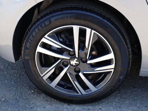 Peugeot 208 1.2 PureTech Allure Premium + EAT Euro 6 (s/s) 5dr 30