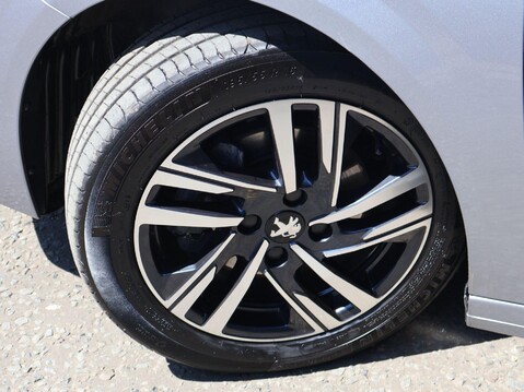 Peugeot 208 1.2 PureTech Allure Premium + EAT Euro 6 (s/s) 5dr 32