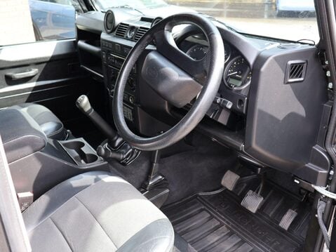 Land Rover Defender 2.2 TDCi XS 4WD SWB Euro 5 3dr 9