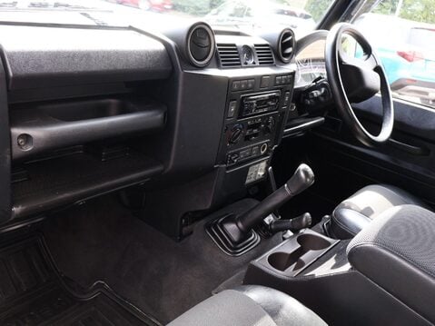 Land Rover Defender 2.2 TDCi XS 4WD SWB Euro 5 3dr 10