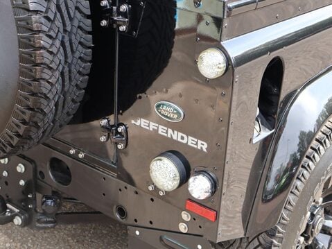 Land Rover Defender 2.2 TDCi XS 4WD SWB Euro 5 3dr 27