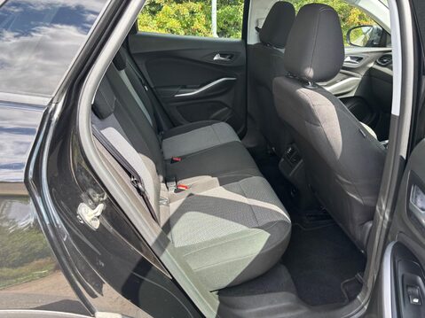Vauxhall Grandland X 1.2 Turbo SE Euro 6 (s/s) 5dr 12