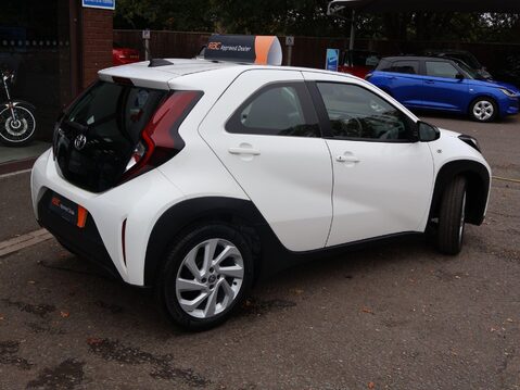 Toyota Aygo X 1.0 VVT-i Pure x-shift Euro 6 (s/s) 5dr 8