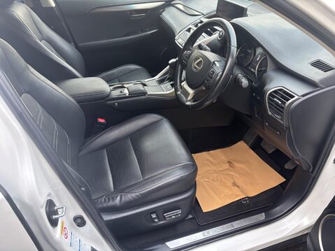 Lexus NX 2.5 300h Luxury E-CVT 4WD Euro 6 (s/s) 5dr 15