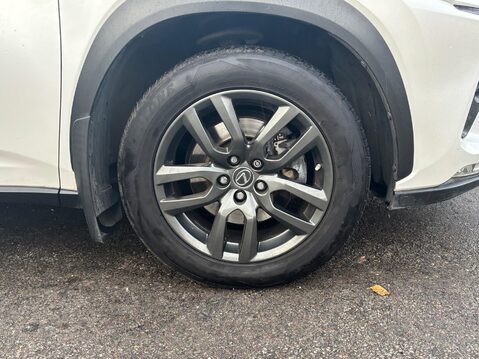 Lexus NX 2.5 300h Luxury E-CVT 4WD Euro 6 (s/s) 5dr 3