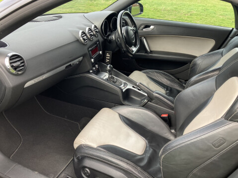 Audi TT QUATTRO S 12
