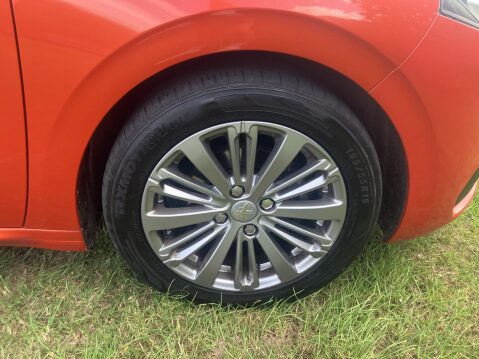 Peugeot 208 ALLURE 13