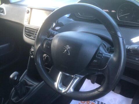 Peugeot 208 PURETECH XS WHITE 6