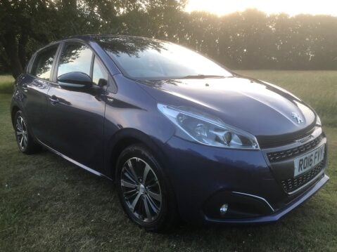 Peugeot 208 PURETECH XS WHITE 1