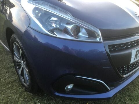 Peugeot 208 PURETECH XS WHITE 12