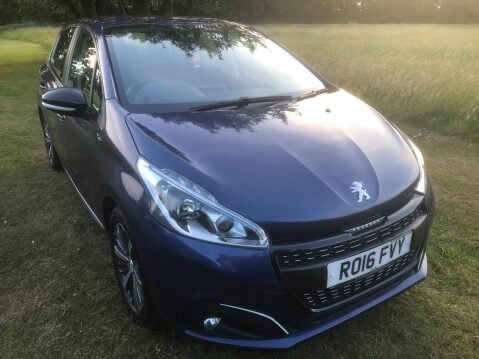 Peugeot 208 PURETECH XS WHITE 18