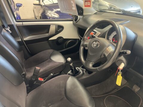 Toyota Aygo VVT-I ICE 17