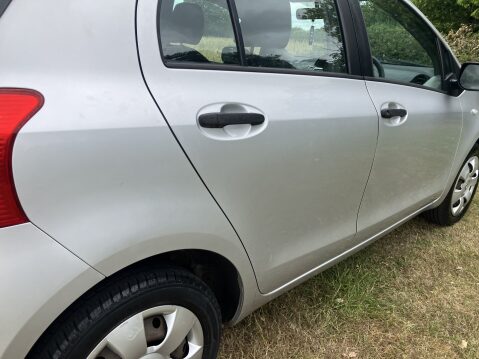 Toyota Yaris T2 VVT-I 4