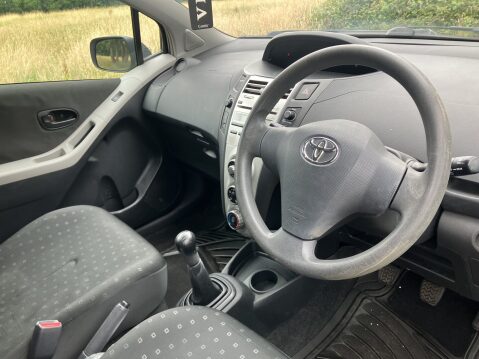 Toyota Yaris T2 VVT-I 5