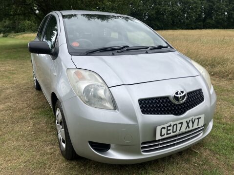 Toyota Yaris T2 VVT-I 8
