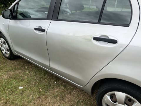 Toyota Yaris T2 VVT-I 11