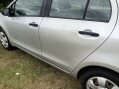Toyota Yaris T2 VVT-I 11