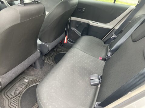 Toyota Yaris T2 VVT-I 13