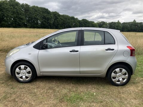 Toyota Yaris T2 VVT-I 17