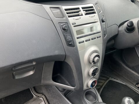 Toyota Yaris T2 VVT-I 18