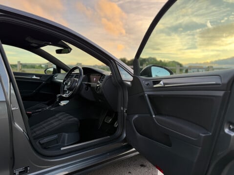 Volkswagen Golf GTD TDI DSG 12