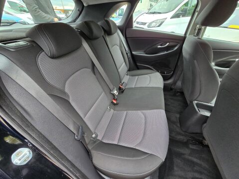 Hyundai i30 1.6 CRDi Blue Drive SE Euro 6 (s/s) 5dr 15