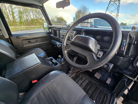 Land Rover Defender 2.5 TD5 XS 3dr 6