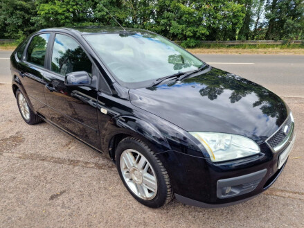 Ford Focus 1.6 Ghia 5dr