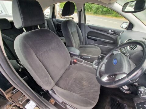 Ford Focus 1.6 Ghia 5dr 8