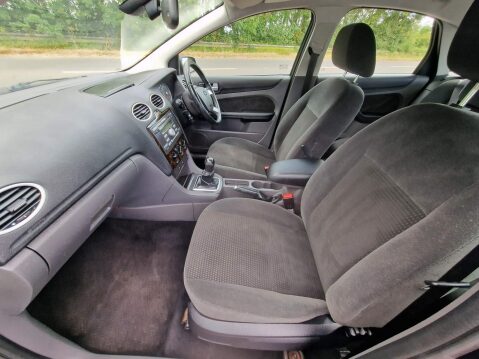 Ford Focus 1.6 Ghia 5dr 10