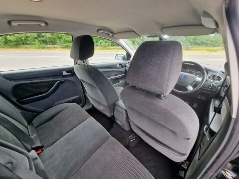 Ford Focus 1.6 Ghia 5dr 12