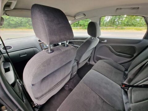 Ford Focus 1.6 Ghia 5dr 15