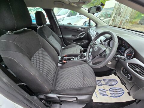 Vauxhall Astra 1.6 CDTi BlueInjection Design Sports Tourer Euro 6 (s/s) 5dr 9