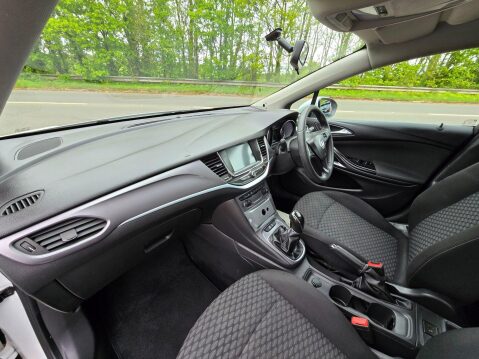 Vauxhall Astra 1.6 CDTi BlueInjection Design Sports Tourer Euro 6 (s/s) 5dr 11
