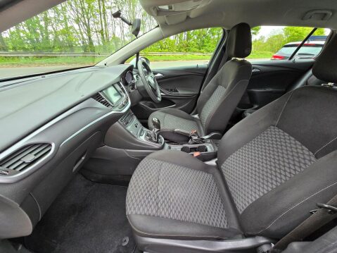 Vauxhall Astra 1.6 CDTi BlueInjection Design Sports Tourer Euro 6 (s/s) 5dr 12