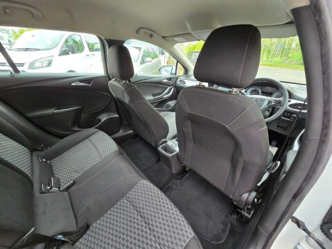 Vauxhall Astra 1.6 CDTi BlueInjection Design Sports Tourer Euro 6 (s/s) 5dr 17