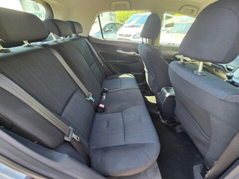 Toyota Auris 1.4 D-4D TR 5dr 19