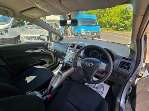 Toyota Auris 1.4 D-4D TR 5dr 9