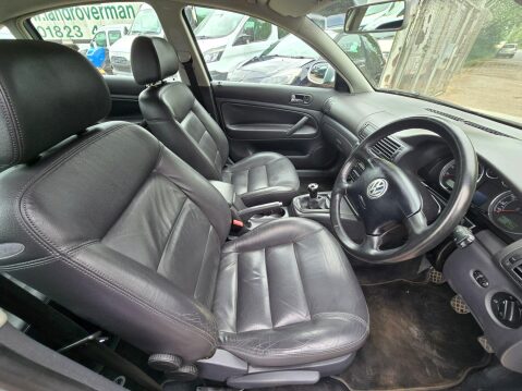 Volkswagen Passat 1.9 TDI PD Highline 4dr 10