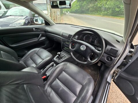 Volkswagen Passat 1.9 TDI PD Highline 4dr 9